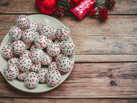 White Christmas Sprinkles of Green and Red - 20mm Acrylic Bubblegum Bead - 1071